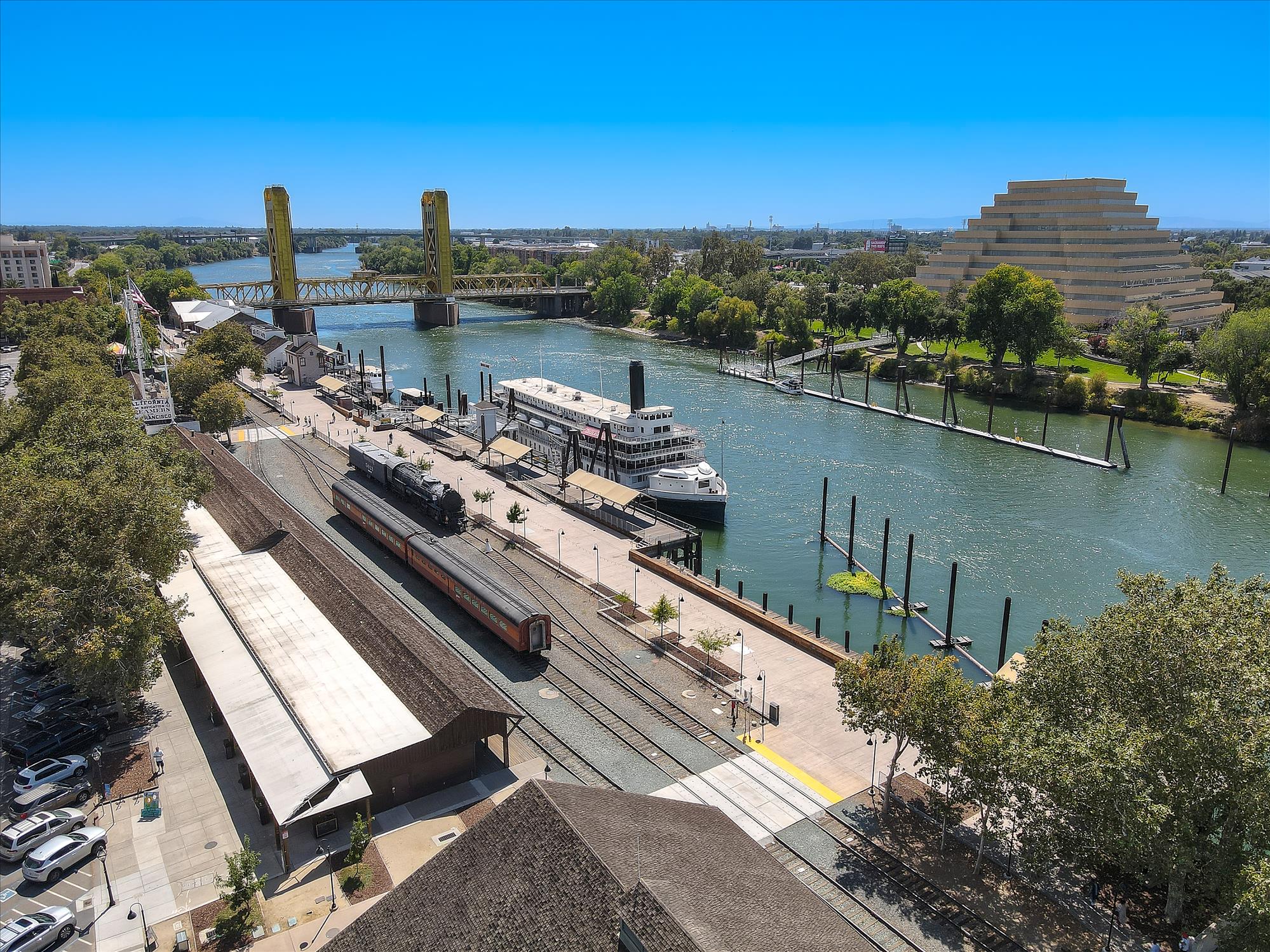 A canal with boats and buildings.