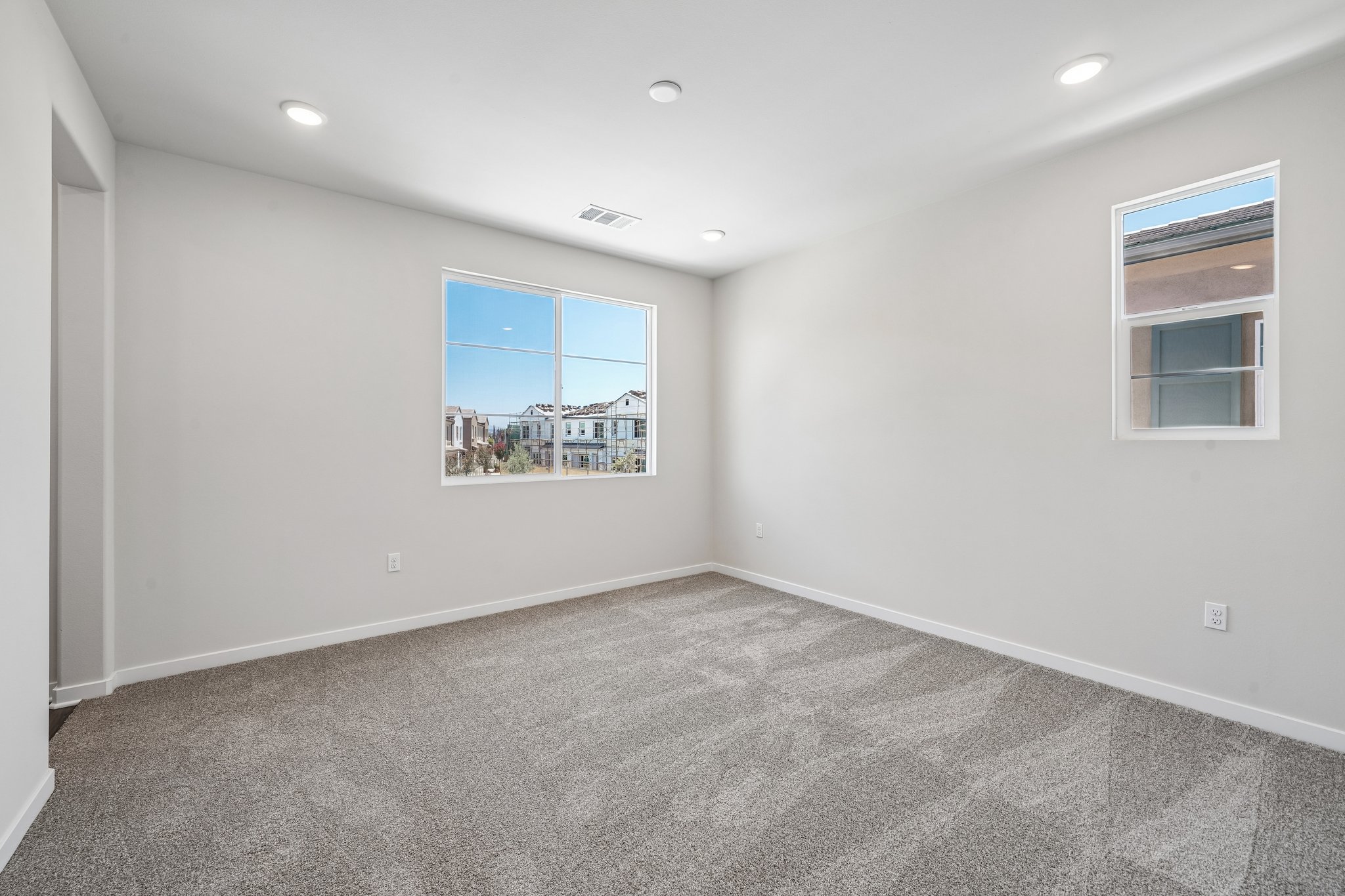A room with a window and a carpet.