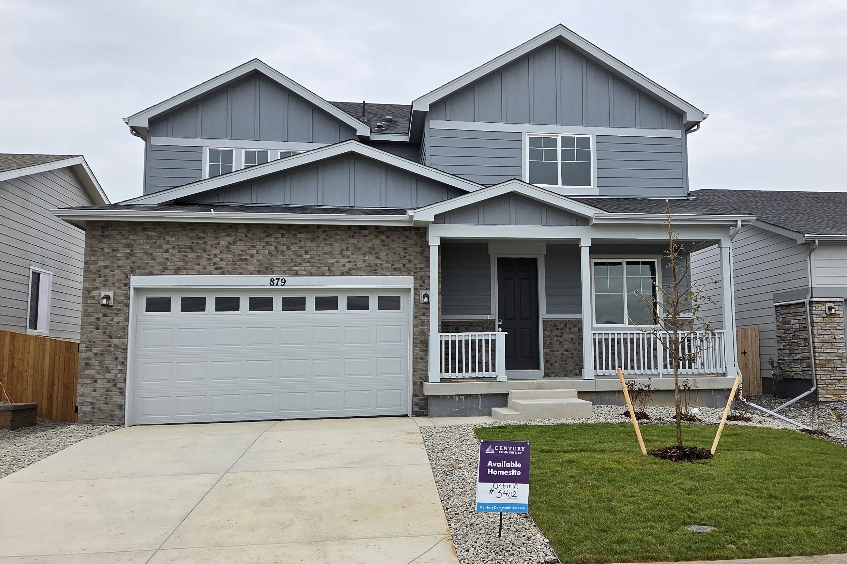 3402 879 Harvard Street