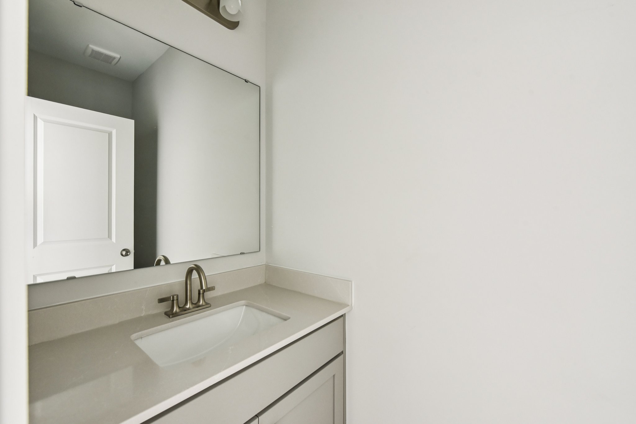 A bathroom with a sink and mirror.