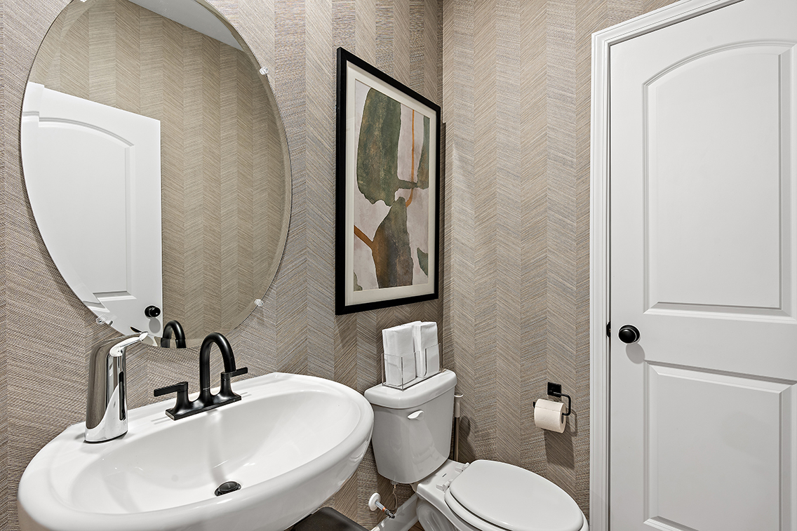 A bathroom with a sink and a mirror.