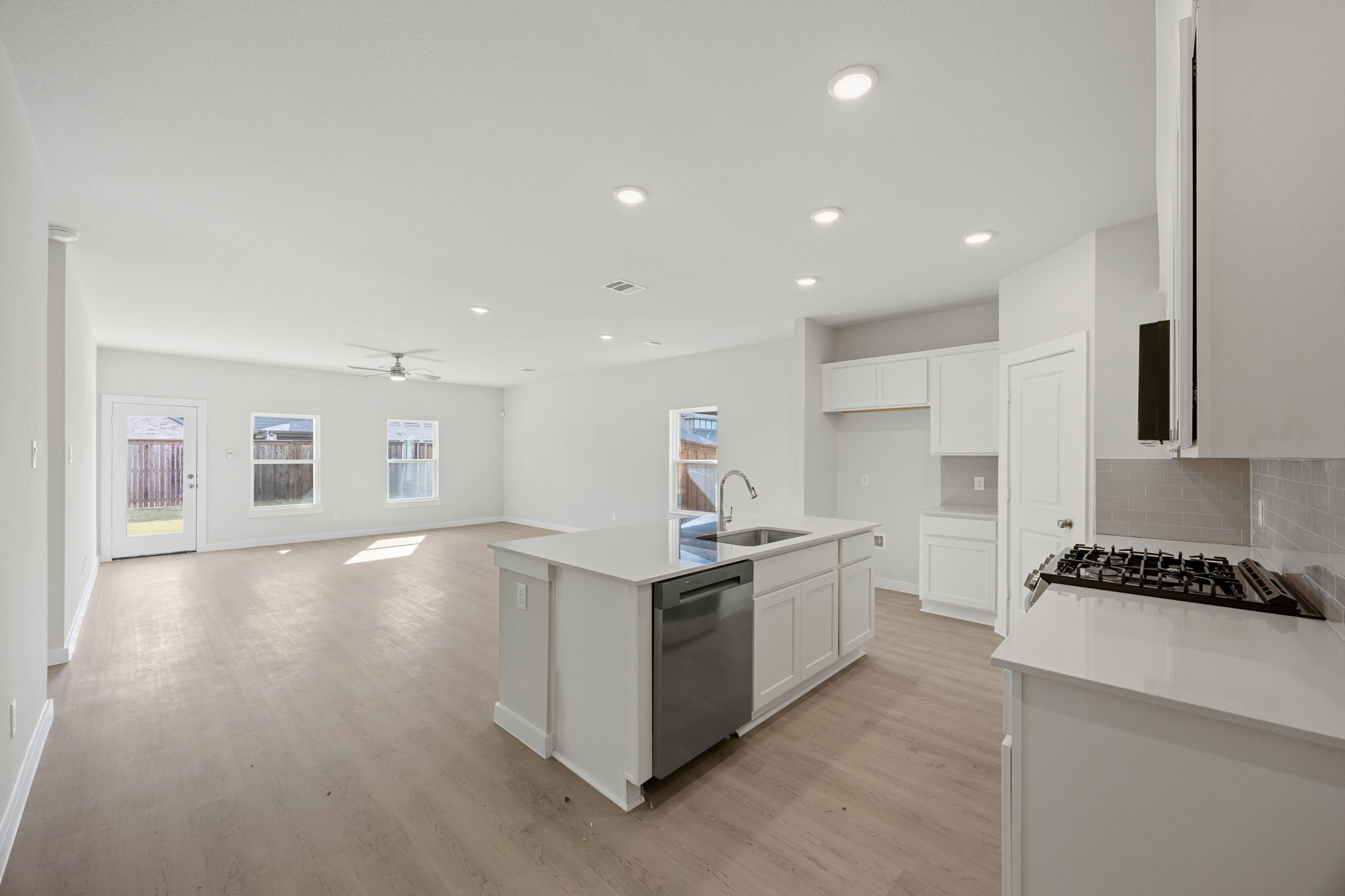 A kitchen with white cabinets.