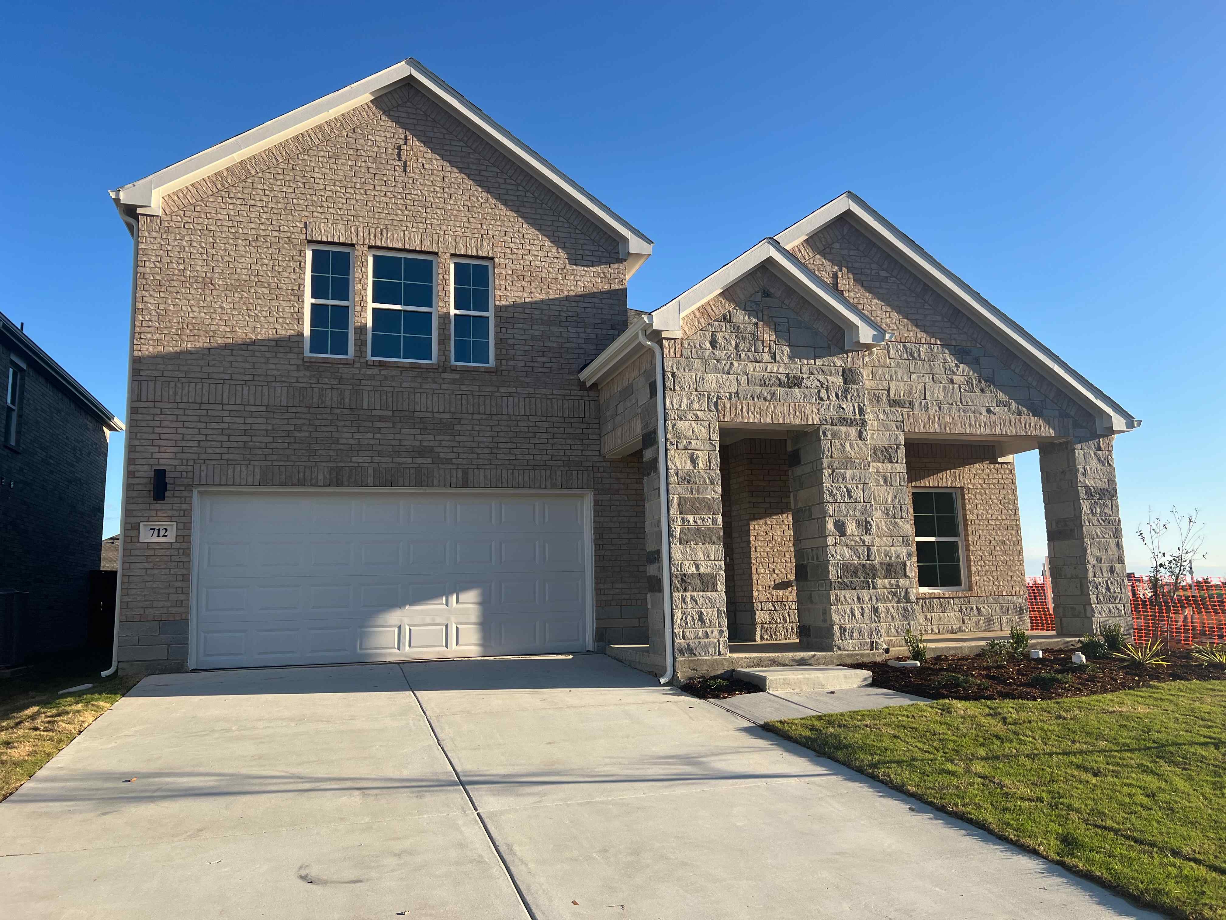 2KK12 712 ASHLEY GARDENS DRIVE
