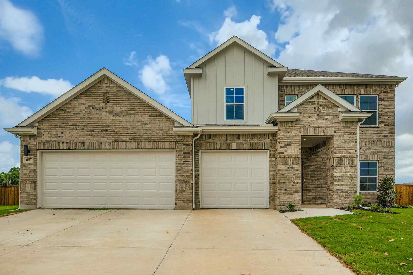 2M22 657 LANDRY LANE