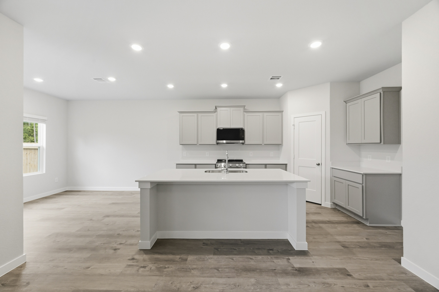 A kitchen with white cabinets.