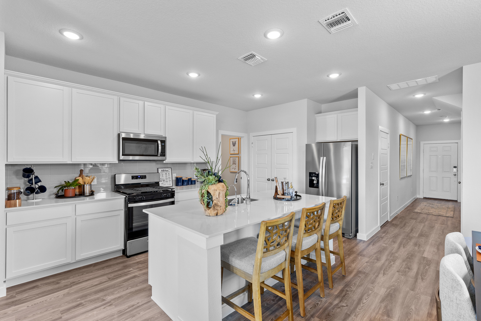 A kitchen with white cabinets.