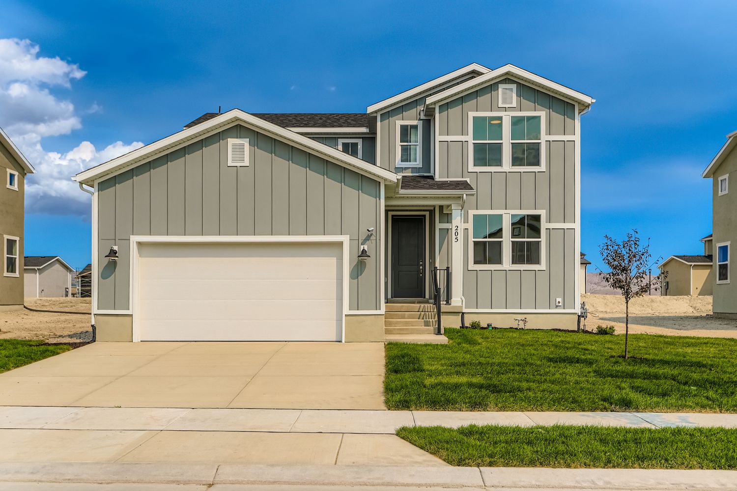 0153 205 E Clear Granite Way