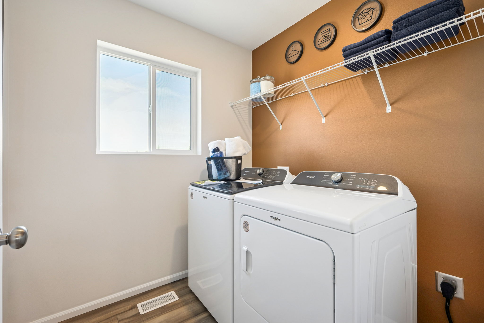 A laundry room with a washing machine.