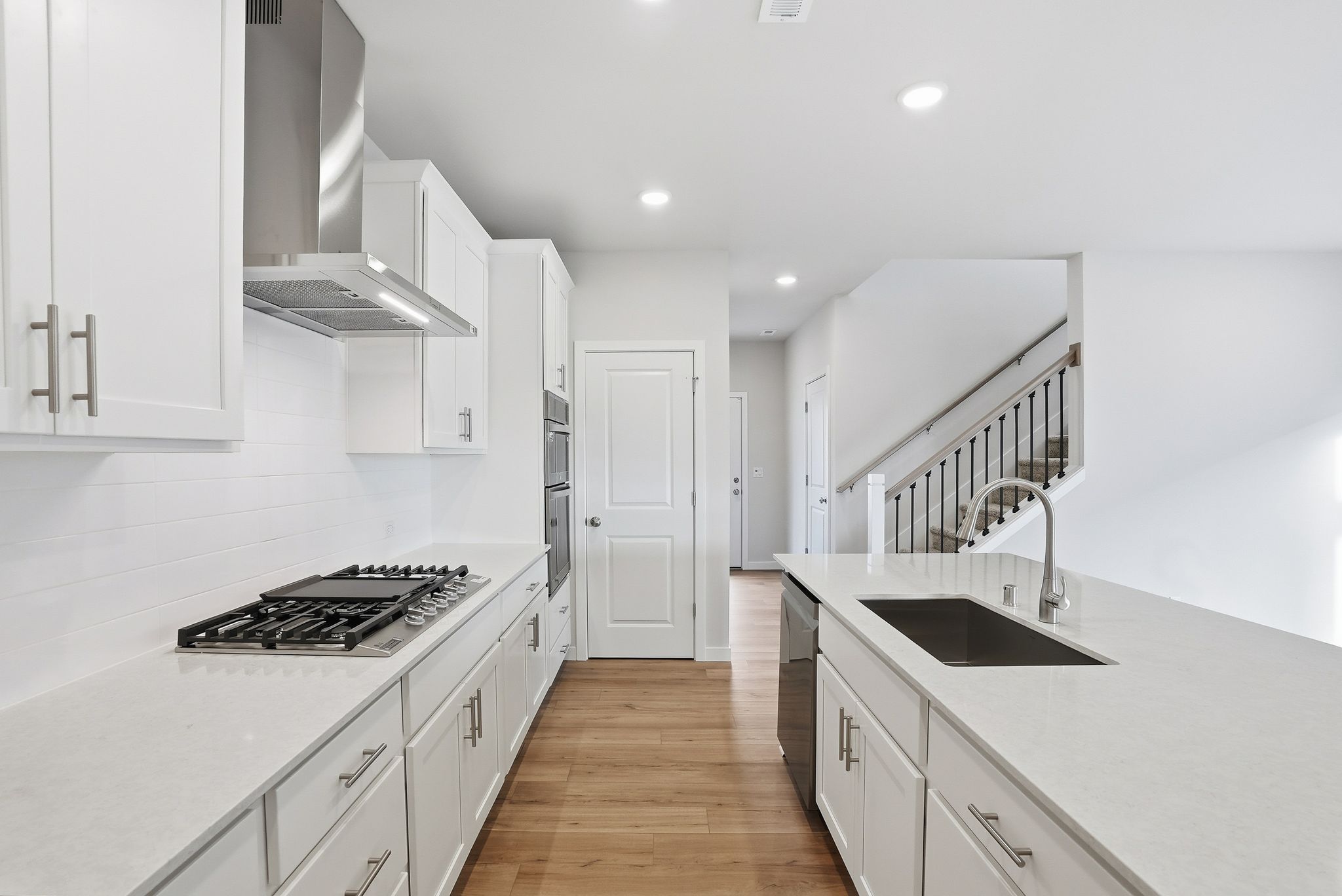 A kitchen with white cabinets.